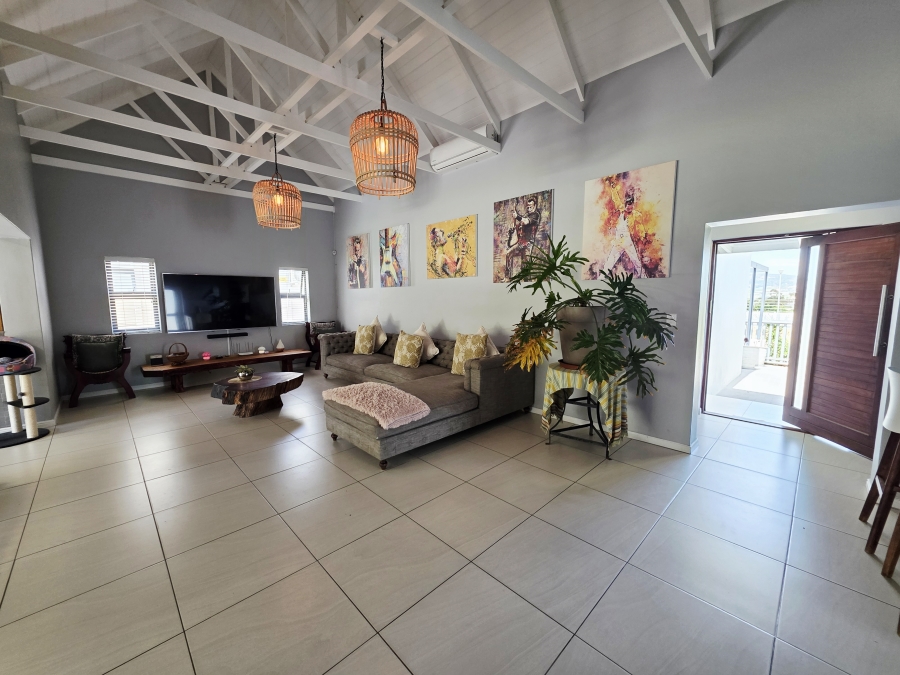 3 Bedroom Property for Sale in Uitsig Western Cape